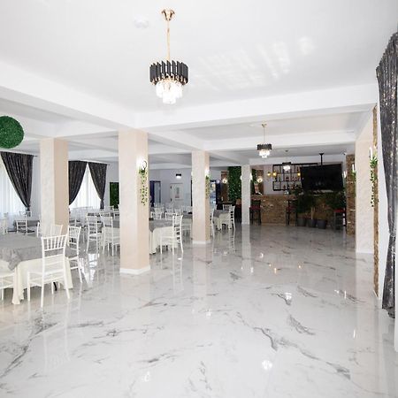 Rem Garden Hotel Novaci-Straini Exterior photo
